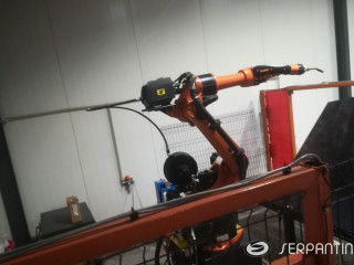 Robotizuota stacionari suvirinimo celė