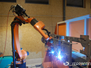 MIG suvirinimo robotu kompleksas